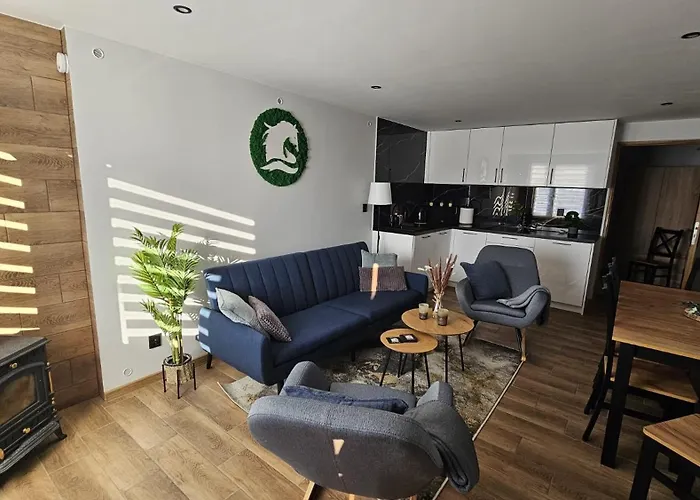 Czarny Kon I Bialy Kon Black Horse & White Horse * كاميين غورا